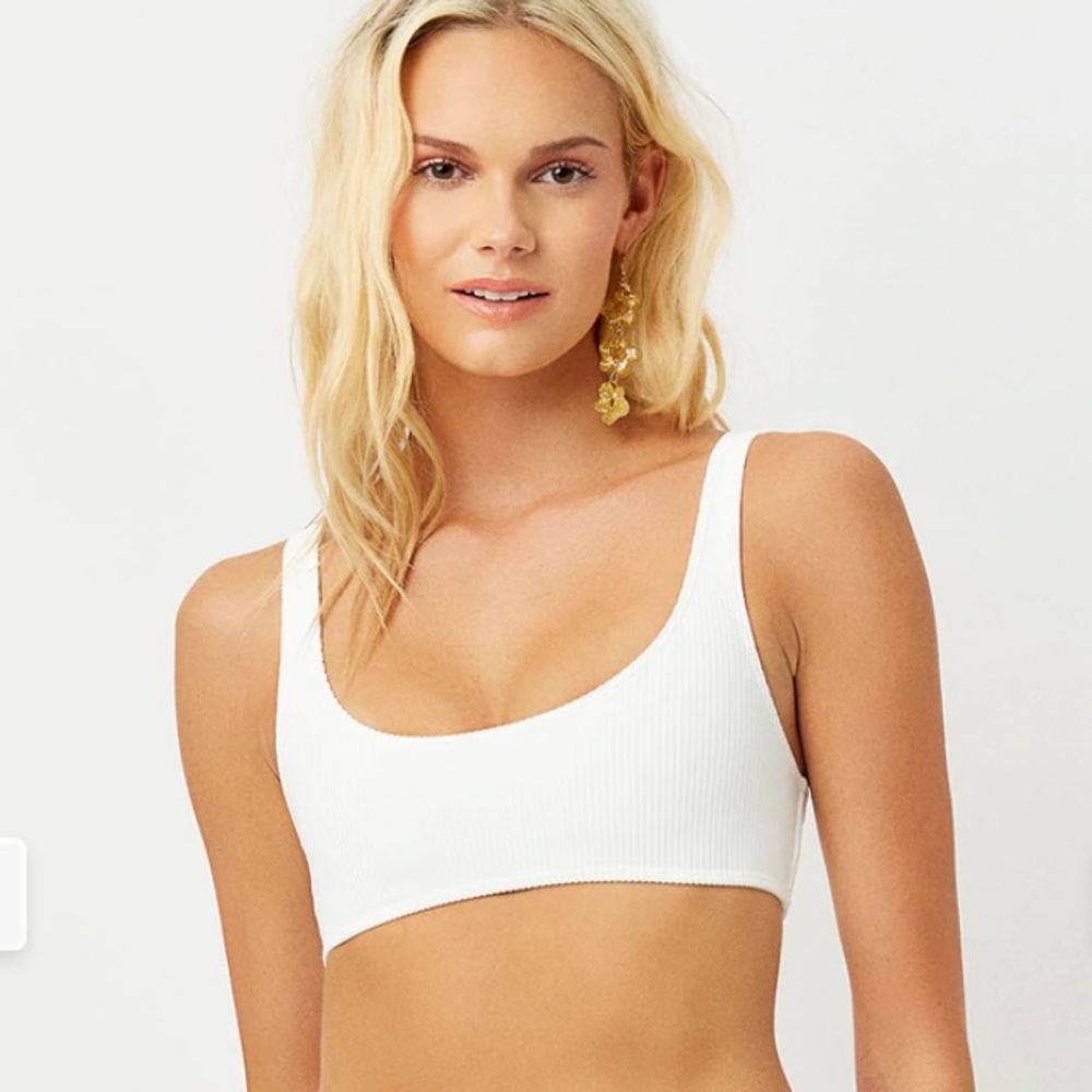NWT FRANKIE’S BIKINIS TOP🤍